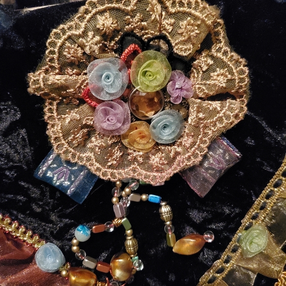 Gorgeous Handmade Floral and Lace Purse - Picture 5 of 6